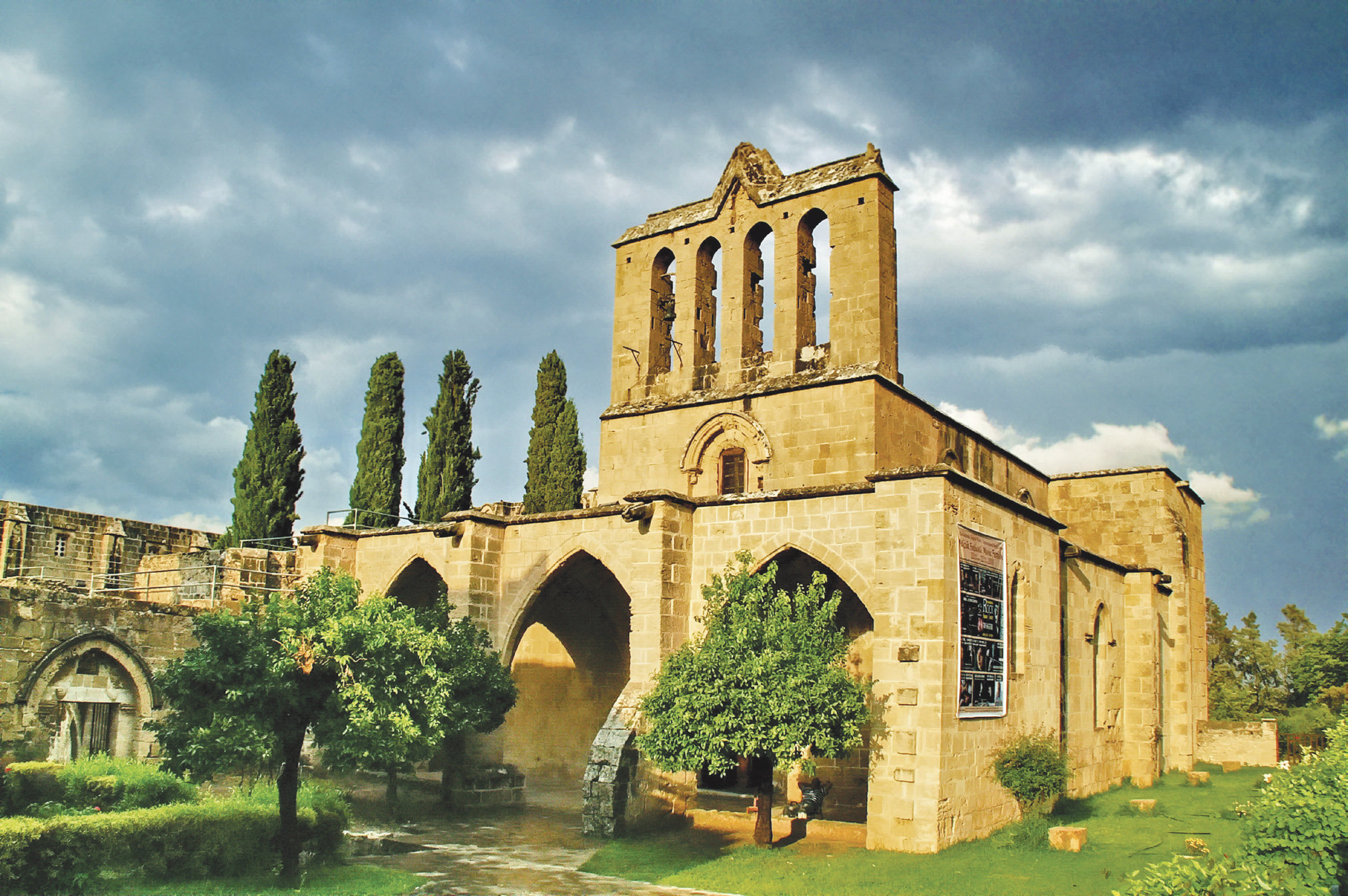 Bellapais Manastırı